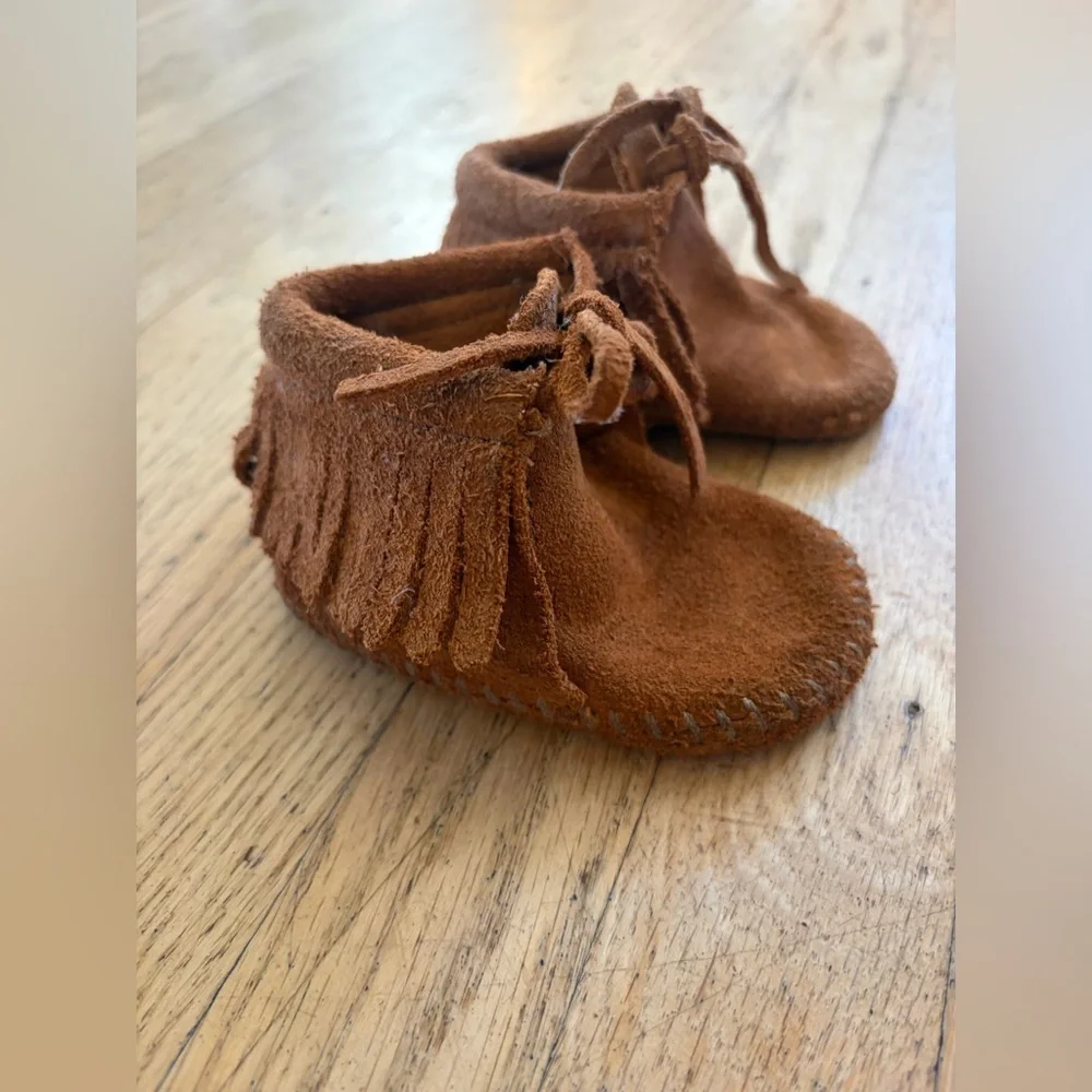 Minnetonka vintage leather crib mocassins
